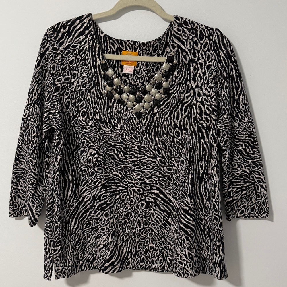 Ruby Rd. Black and White Patterned Top with embellishments SZ LP.